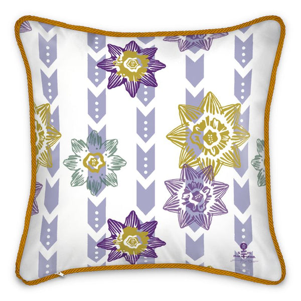 Daisy Pattern Silk Cushion