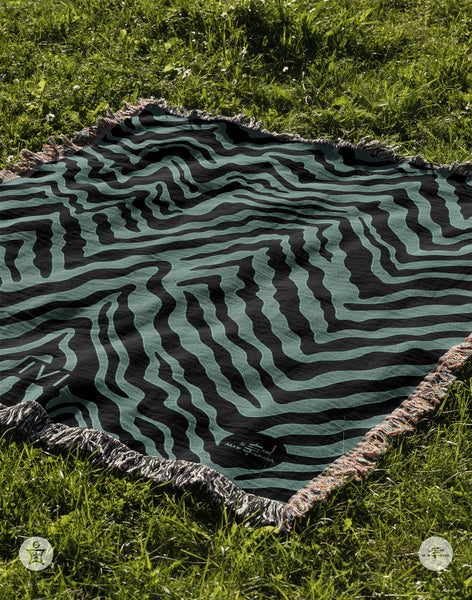 IVI - Abstract Jacquard Woven Blanket - Black Green